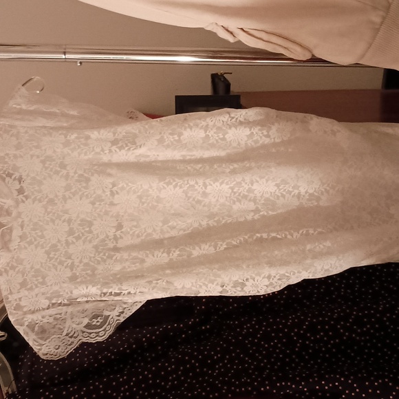 A lace dress , wear for beach or party wedding - Picture 3 of 4